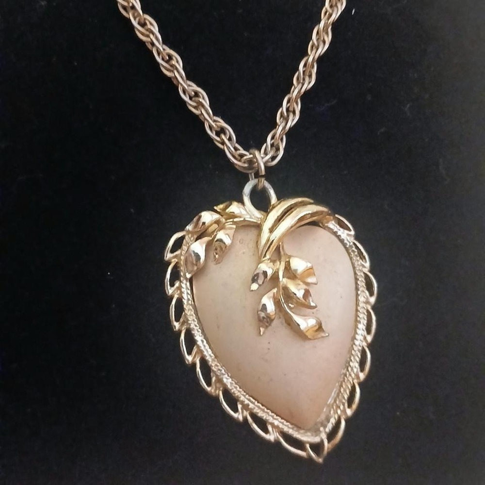 Vintage 60s/70s romantic gold and rose gold toned heart pendant necklace